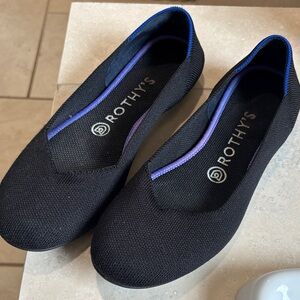 Rothy's Women's Black and Blue Flats